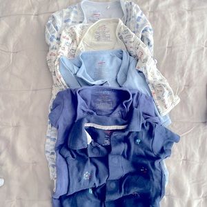 5 magnetic me onesies. Like new.